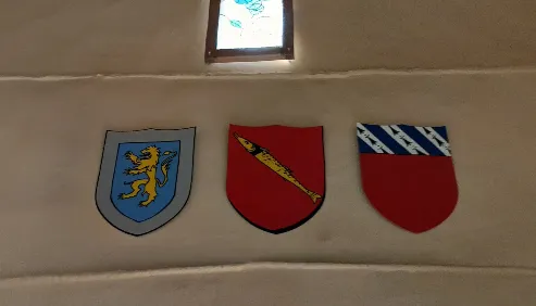 Les blasons situés à l'intérieur de la chapelle